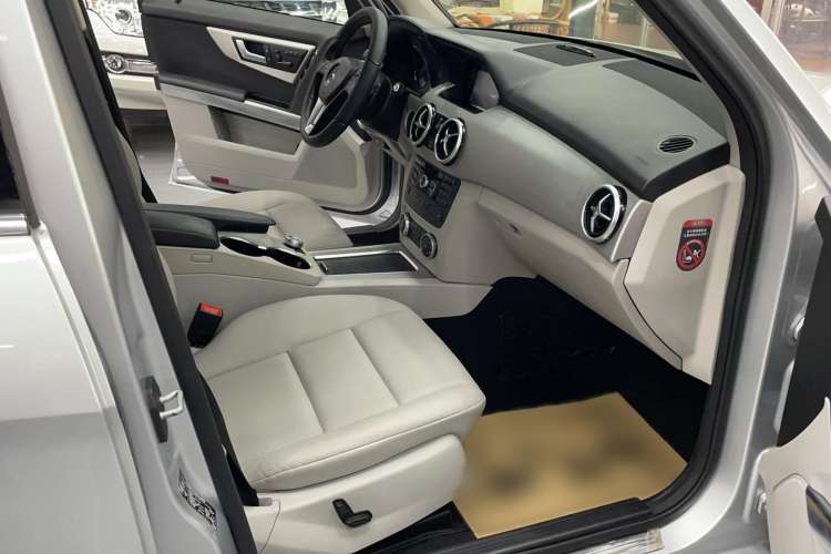 Used Mercedes-Benz GLK-Class 2013 GLK 300 4MATIC Dynamic Sunroof Model
