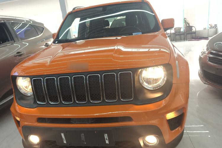 Used  Renegade 2019 220T Automatic Leading Edition
