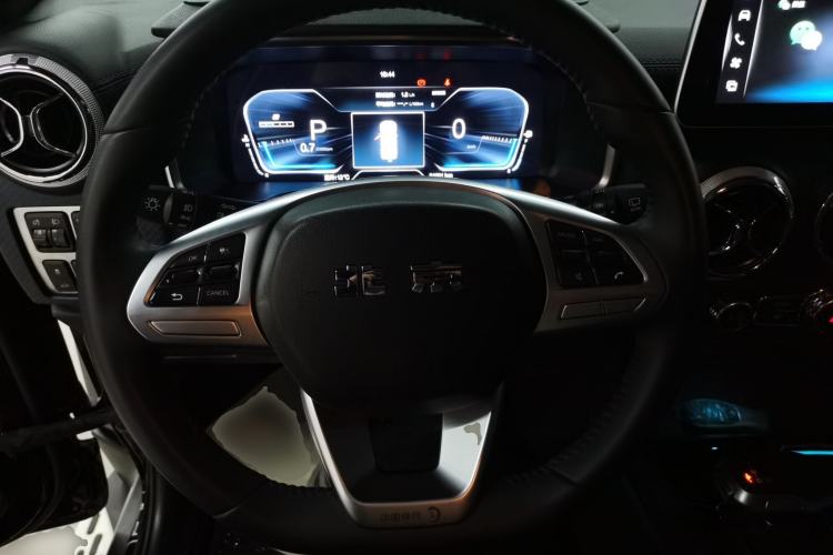 Used  BJ40 2023 2.0T Automatic Four-Wheel Drive Urban Hunter Edition Chivalrous Type
