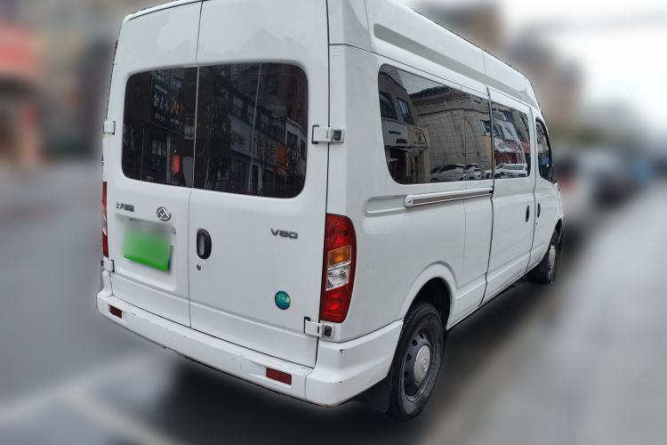 Used SAIC MAXUS Xintu V80 2024 Aotong Value Edition 6MT Long-Wheelbase Mid-Roof Model with 127 Ps Available in 6/7/8/9-Seater Configurations