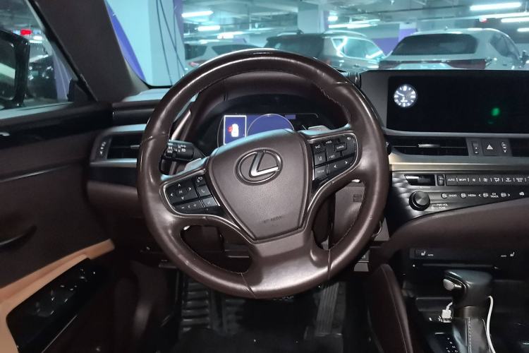 Used Lexus ES 2018 300h Premier Edition China VI Standard
