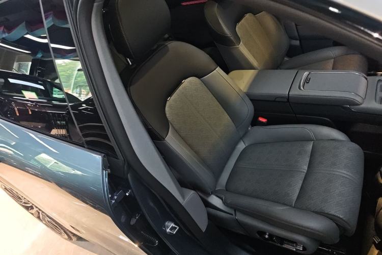 Used Zeekr 7X 2025 100 kWh Long-Range Rear-Wheel Drive with Intelligent Driving Features
