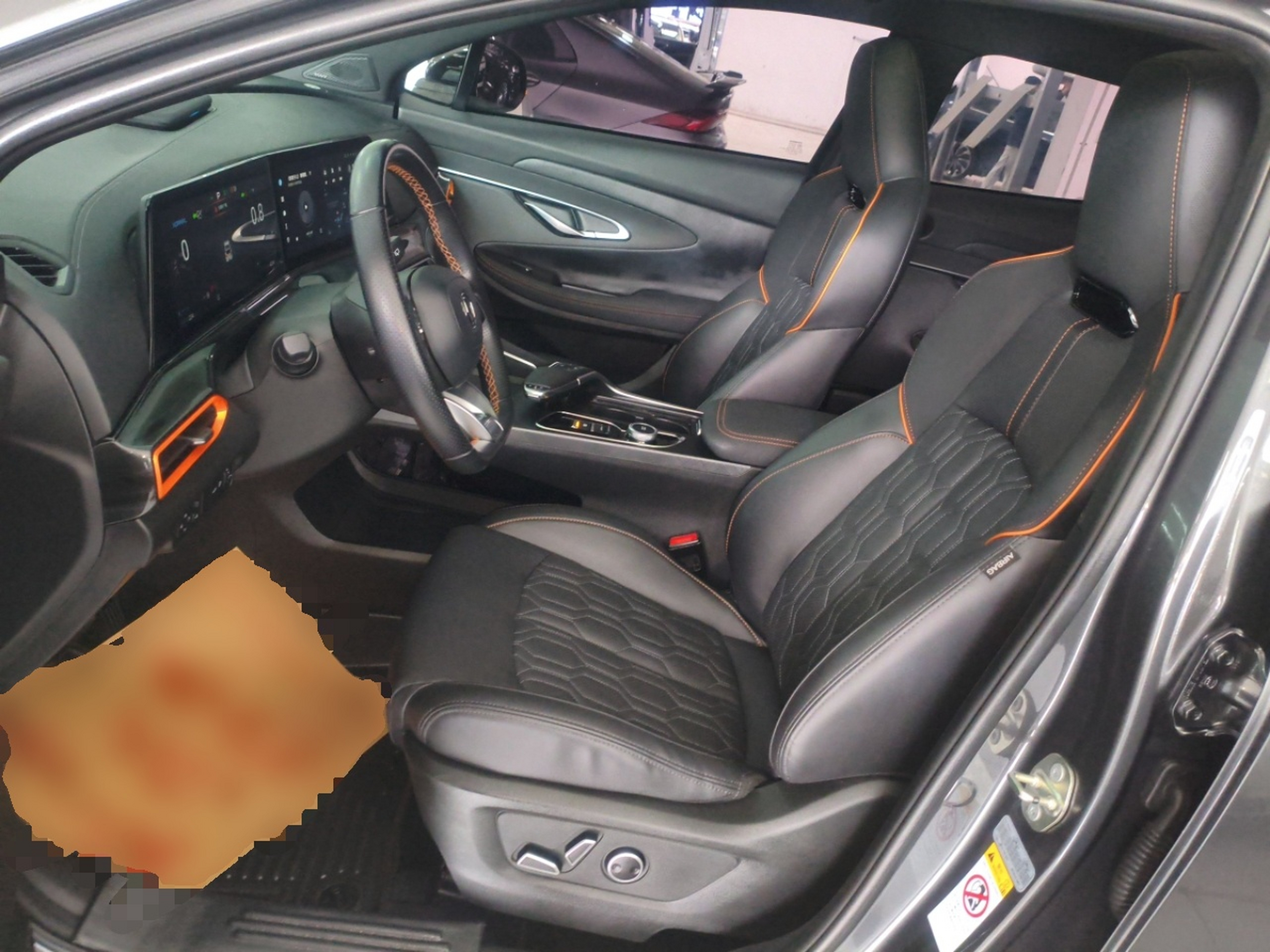 Переднее сиденье в автомобиле