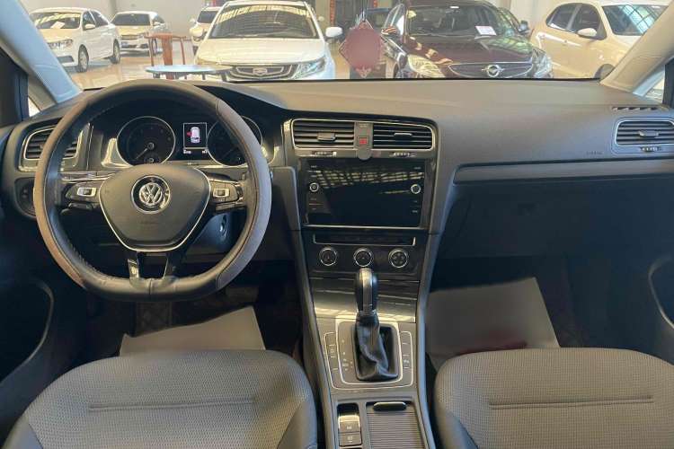 Used Volkswagen Golf 2019 1.8TSI Travel Edition
