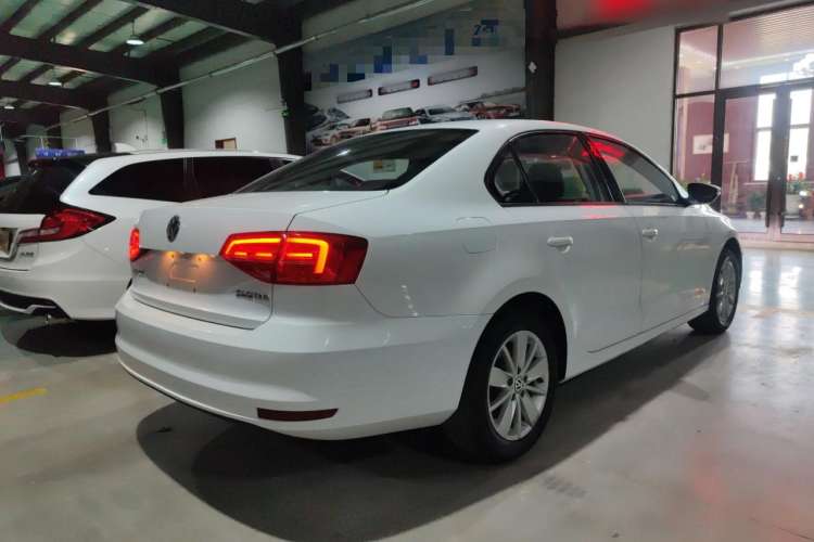 Used Volkswagen Sagitar 2018 1.6L Automatic Fashion Model