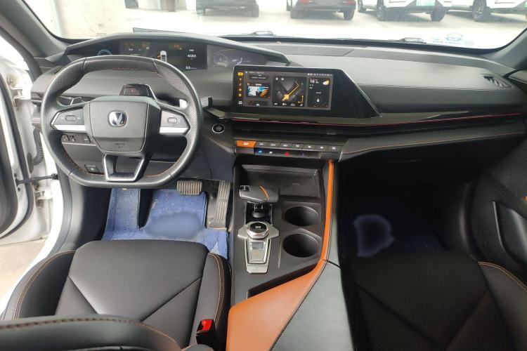 Used Changan UNI-V 2022 1.5T Prestige Version