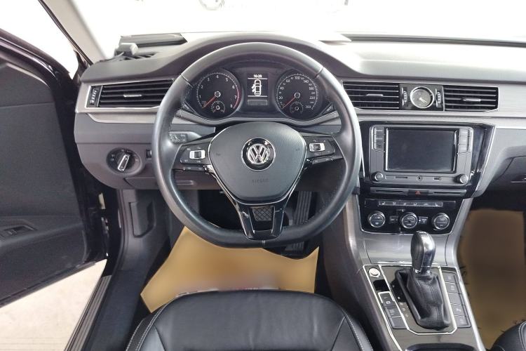 Used Volkswagen Passat 2017 330TSI DSG Luxury Edition
