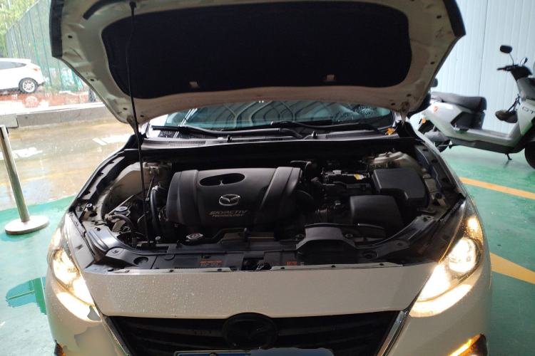 Used Mazda Mazda 3 Axela 2016 Sedan 2.0L Automatic Sport Model
