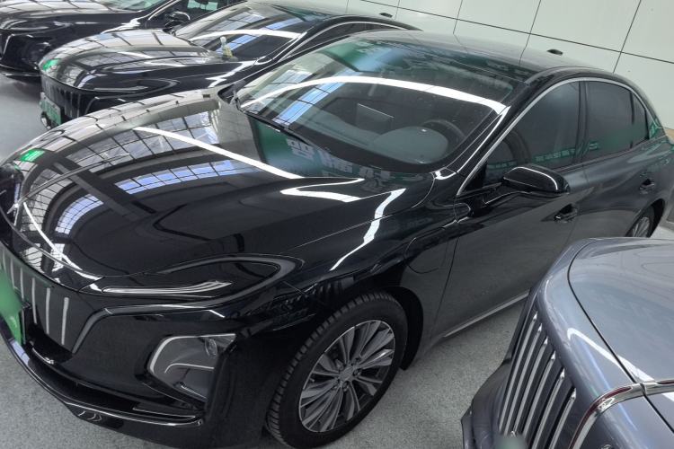 Used Hongqi E-QM5 2022 431 km Charge & Enjoy Edition
