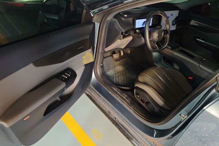 Used Lynk & Co 07 2024 EM-P 126 Long-Range Halo
