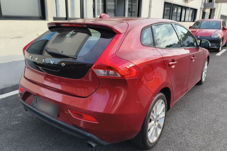 Used Volvo V40 2015 1.6T Zhiyi Edition
