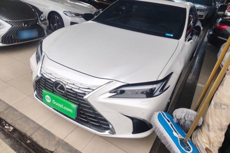Used Lexus ES 2025 300h Deluxe Edition