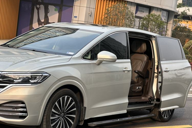 Used Volkswagen Viloran 2024 380TSI Premium Edition
