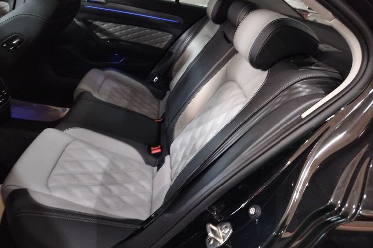 Used Volkswagen Magotan 2023 2 Million Units Limited Edition 330TSI DSG Leading Version
