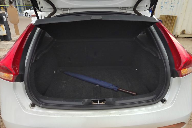 Used Volvo V40 2017 T3 Zhiya Edition
