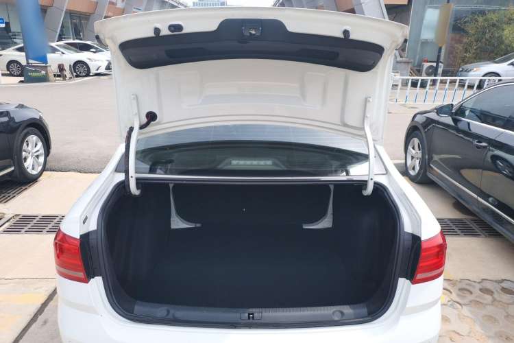 Used Volkswagen Lavida 2017 1.6L Automatic Fashion Edition
