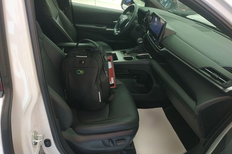 Used Toyota Sienna 2023 2.5L Hybrid Deluxe Edition
