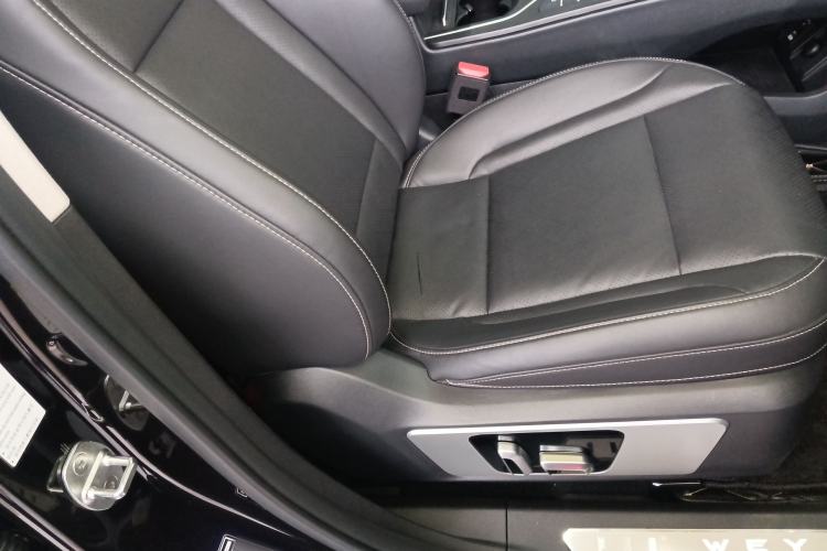 Used Wey VV6 2018 2.0T Two-Wheel-Drive Ultra-Luxury Version China V Standard
