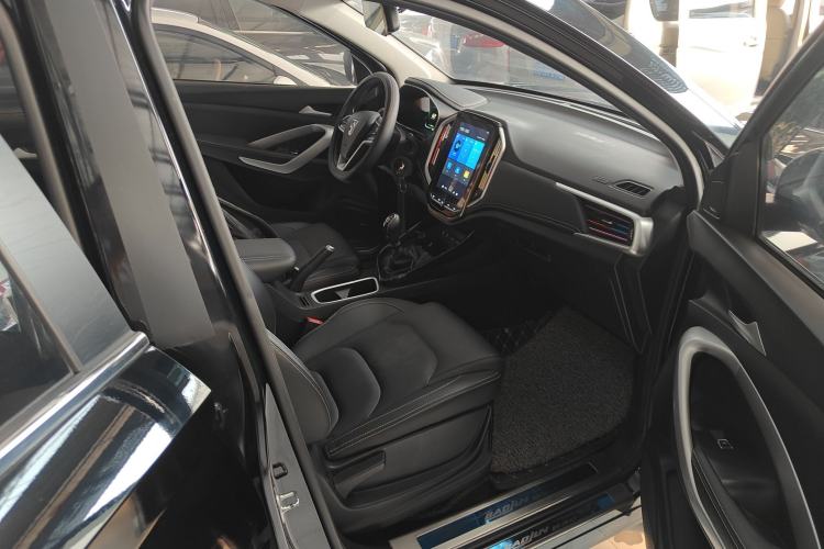 Used Baojun 530 2021 Global Car Anniversary Edition 1.5T Manual Luxury Model 7 Seats