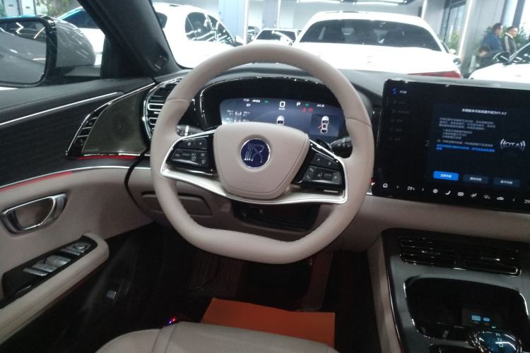 Used BYD Han 2025 DM-i Intelligent Driving Edition 125KM LiDAR Flagship Model
