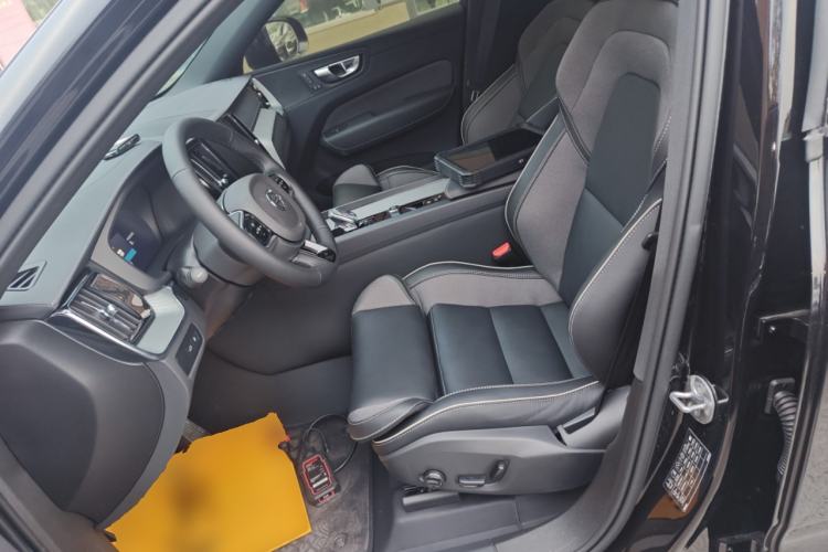 Used Volvo XC60 New Energy 2025 Plug-in Hybrid Long-Range All-Wheel Drive Zhiyuan Extreme Night Black Edition
