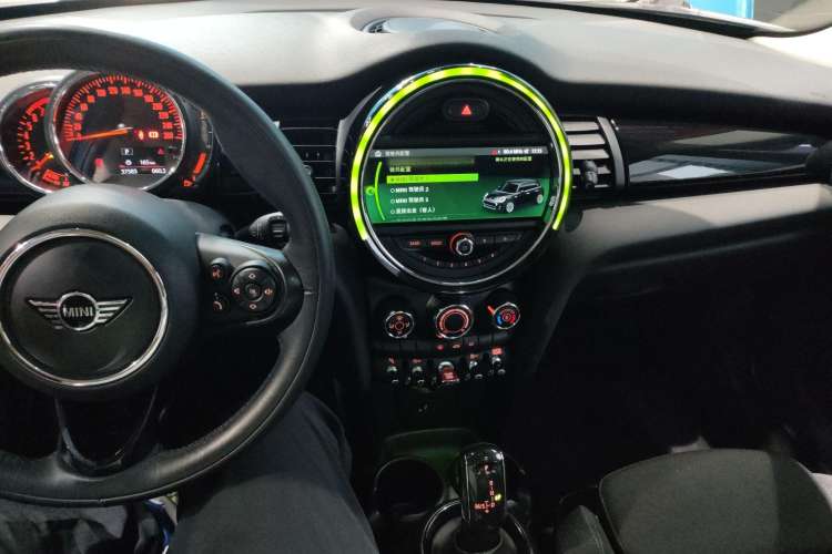 Used  MINI 2018 1.5T COOPER Classic Edition Five-Door Version
