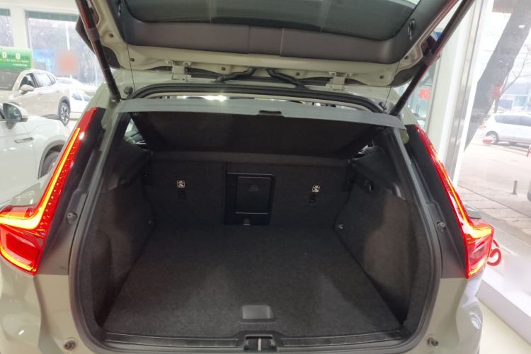 Used Volvo XC40 2024 B4 4x4 Smart Luxury Edition