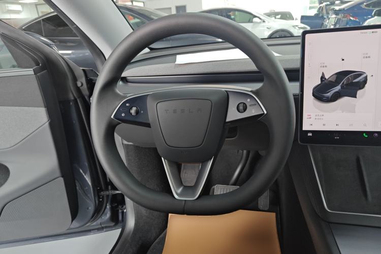 Used Tesla Model Y 2025 Rear-Wheel-Drive Version