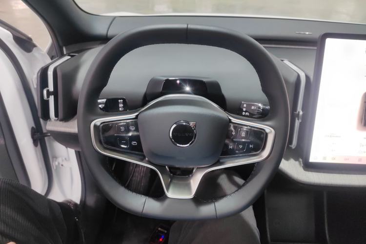 Used Volvo EX30 2025 Rear-Drive Long-Range Plus Model