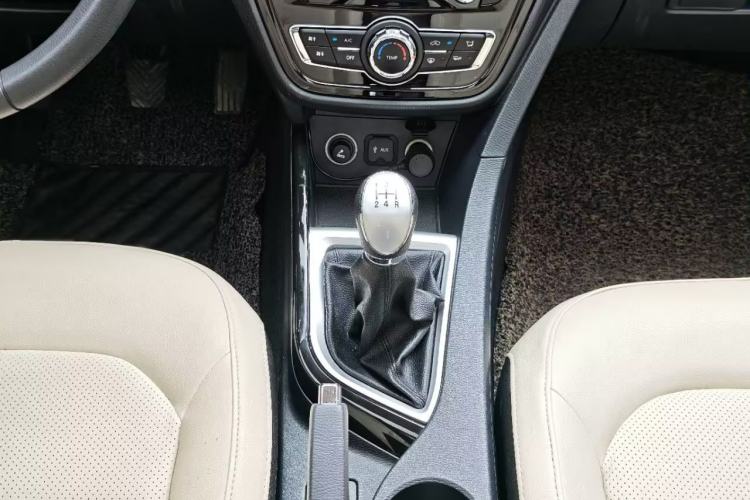 Used Changan Alsvin V7 2016 1.6L Manual Enjoyment Model China V Standard
