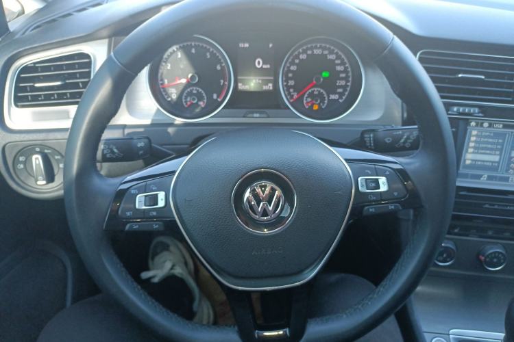 Used Volkswagen Golf 2016 230TSI Automatic Luxury Version
