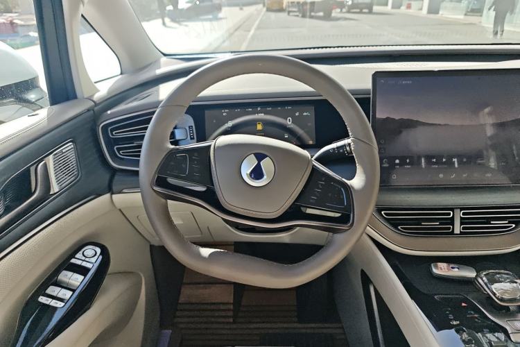 Used Denza D9 2022 DM-i 970 Four-Wheel Drive Prestige Model
