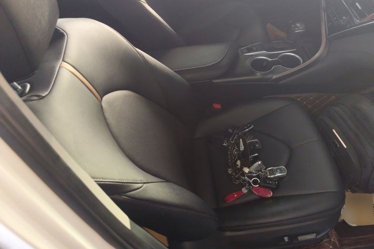 Used Toyota Camry 2021 2.0G Luxury Edition
