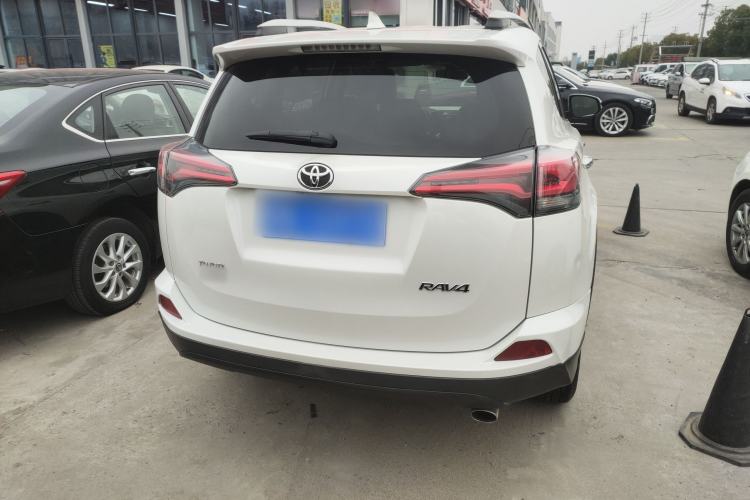Used Toyota RAV4 2016 2.0L CVT Two-Wheel Drive Fashion Edition China V Standard
