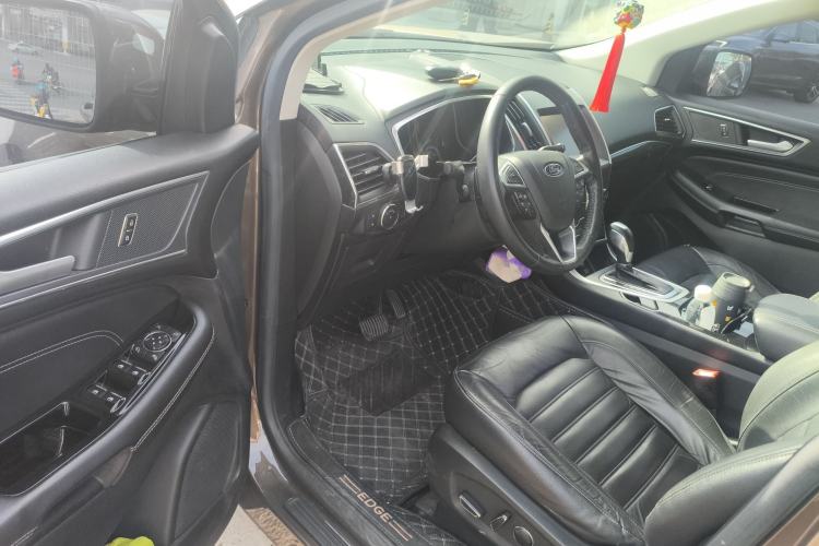 Used Ford Edge 2015 2.0T GTDi Two-Wheel-Drive High-Line Version
