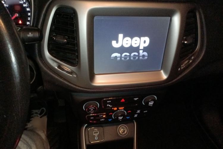 Used  Compass 2017 200T Automatic Family Edition