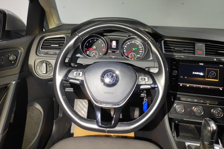 Used Volkswagen Golf 2019 1.8TSI Travel Edition
