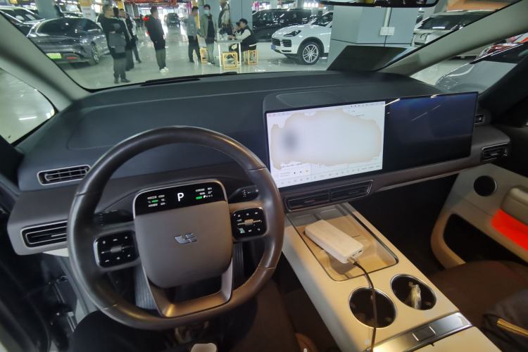 Used Li Auto MEGA 2024 Ultra Model
