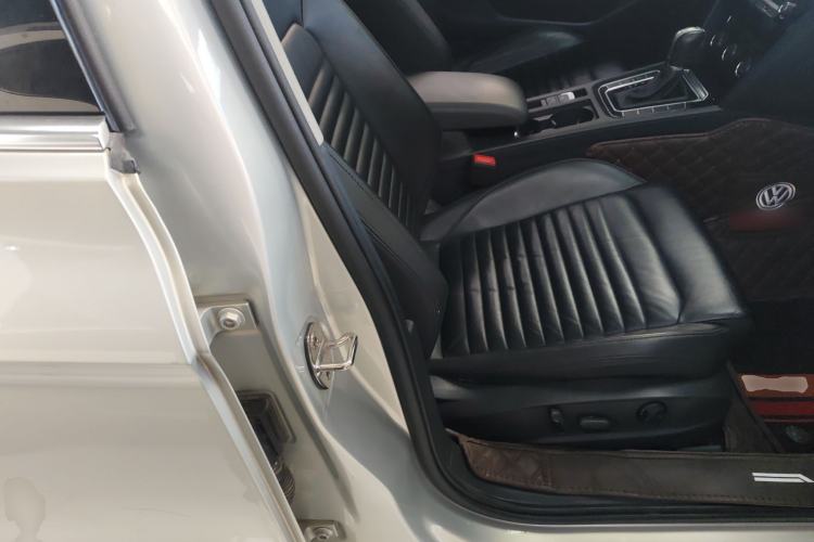 Used Volkswagen Magotan 2017 330TSI DSG Leading Model
