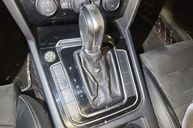 Used Volkswagen Magotan 2017 330TSI DSG Luxury Model
