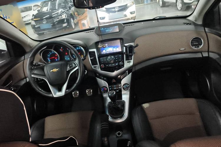 Used Chevrolet Cruze 2013 Hatchback 1.6L Manual Luxury Model