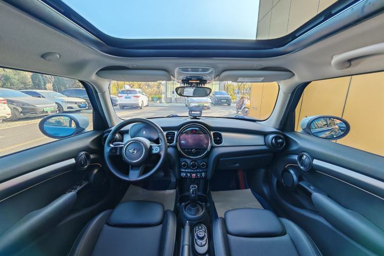 Used  MINI 2022 1.5T COOPER Classic Edition Five-Door Version
