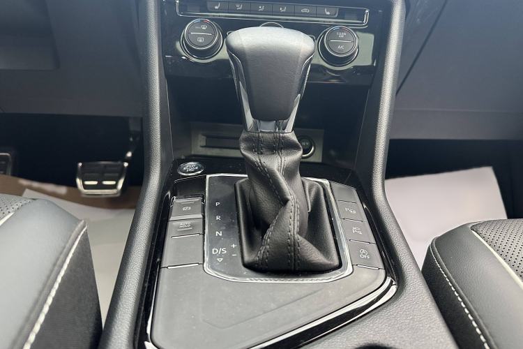 Used Volkswagen Tiguan L 2021 330TSI Automatic Two-Wheel Drive R-Line Flagship Edition
