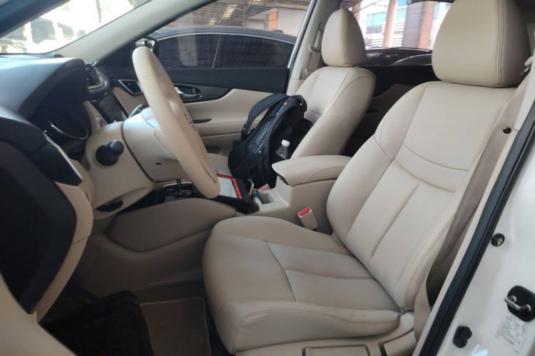 Used Nissan X-Trail 2015 2.0L CVT Comfort MAX Edition 2WD
