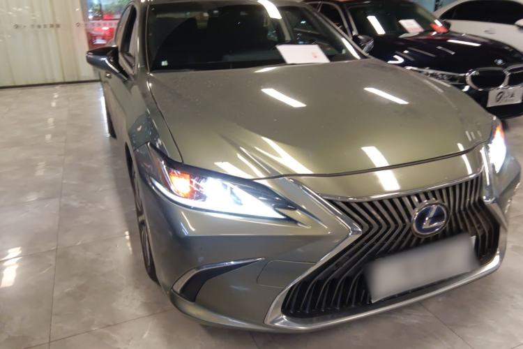 Used Lexus ES 2020 300h Premier Edition
