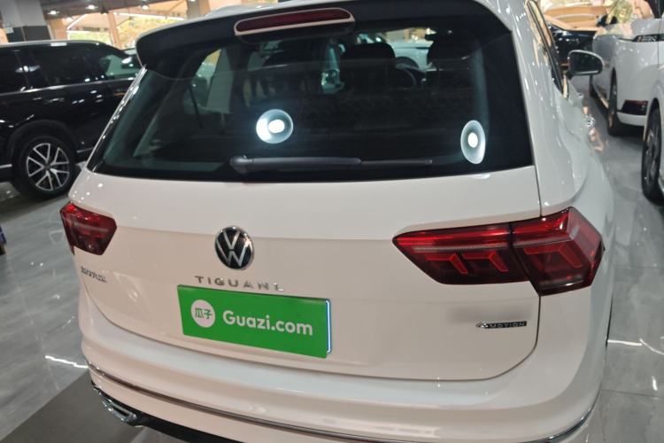 Used Volkswagen Tiguan L 2023 Facelifted 380TSI Automatic All-Wheel Drive R-Line Plus Version 7-Seater
