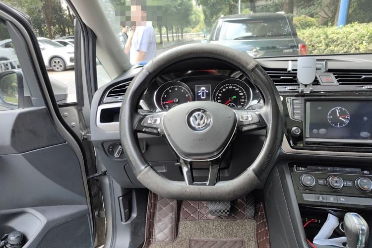 Used Volkswagen Touran 2018 Volkswagen Touran L 280TSI DSG Boundary Edition 7 Seats China VI Standard
