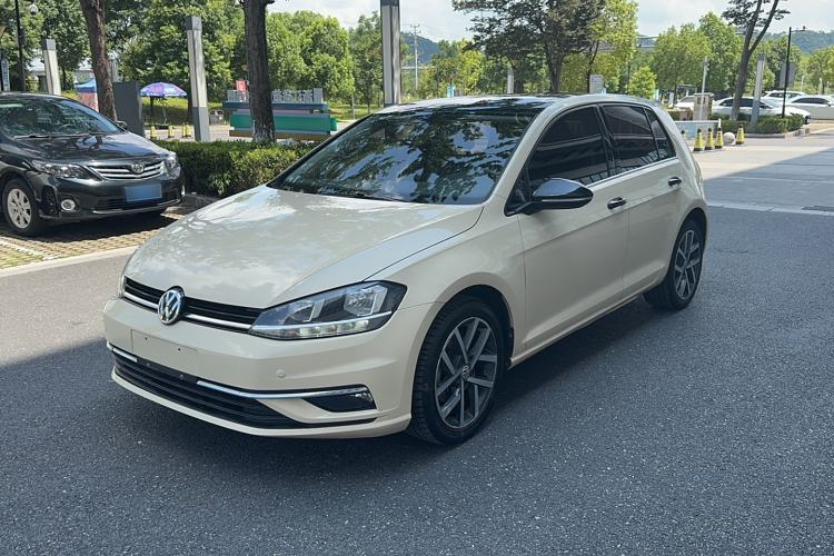 Used Volkswagen Golf 2018 230TSI Automatic Luxury Version
