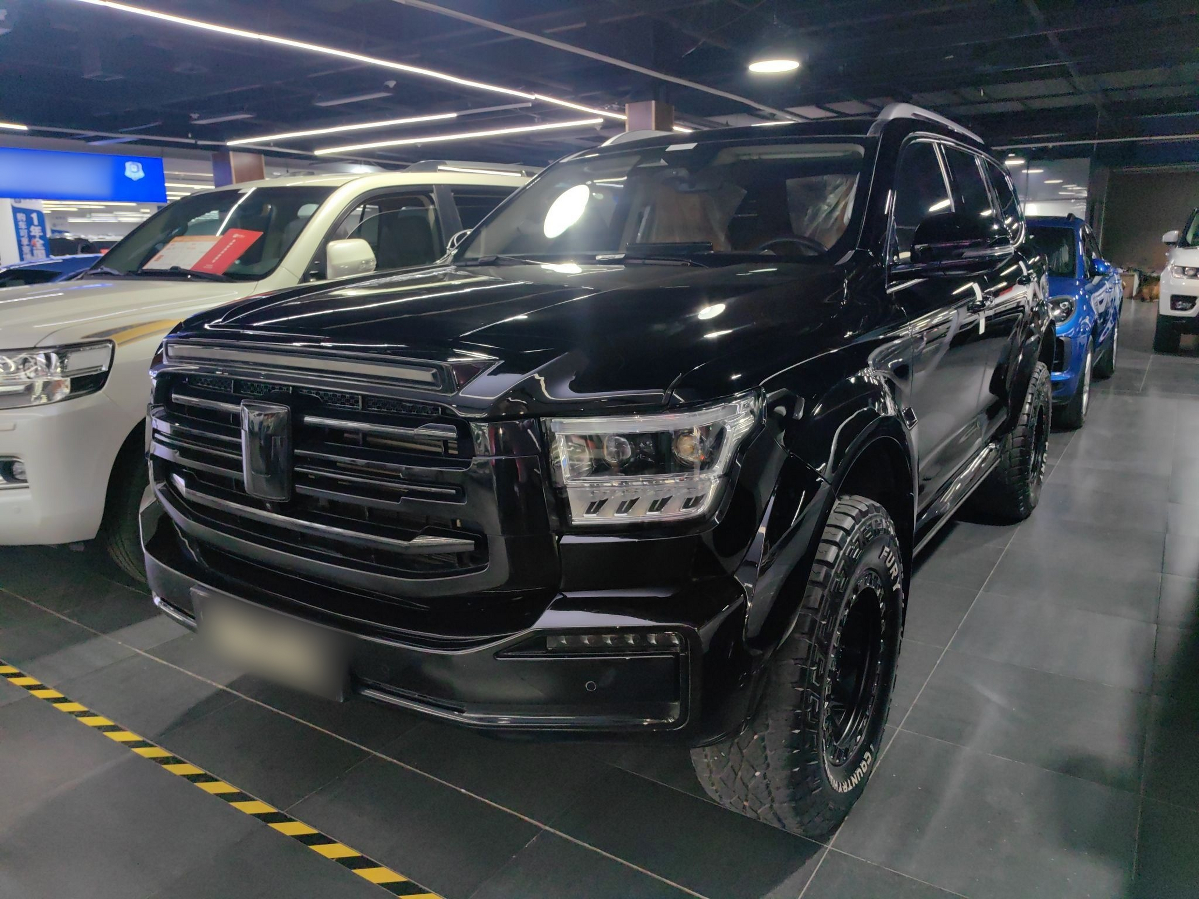 تحت مقدمة السيارة