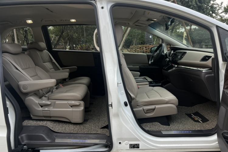 Used Honda Odyssey 2015 Revised 2.4L Luxury Edition
